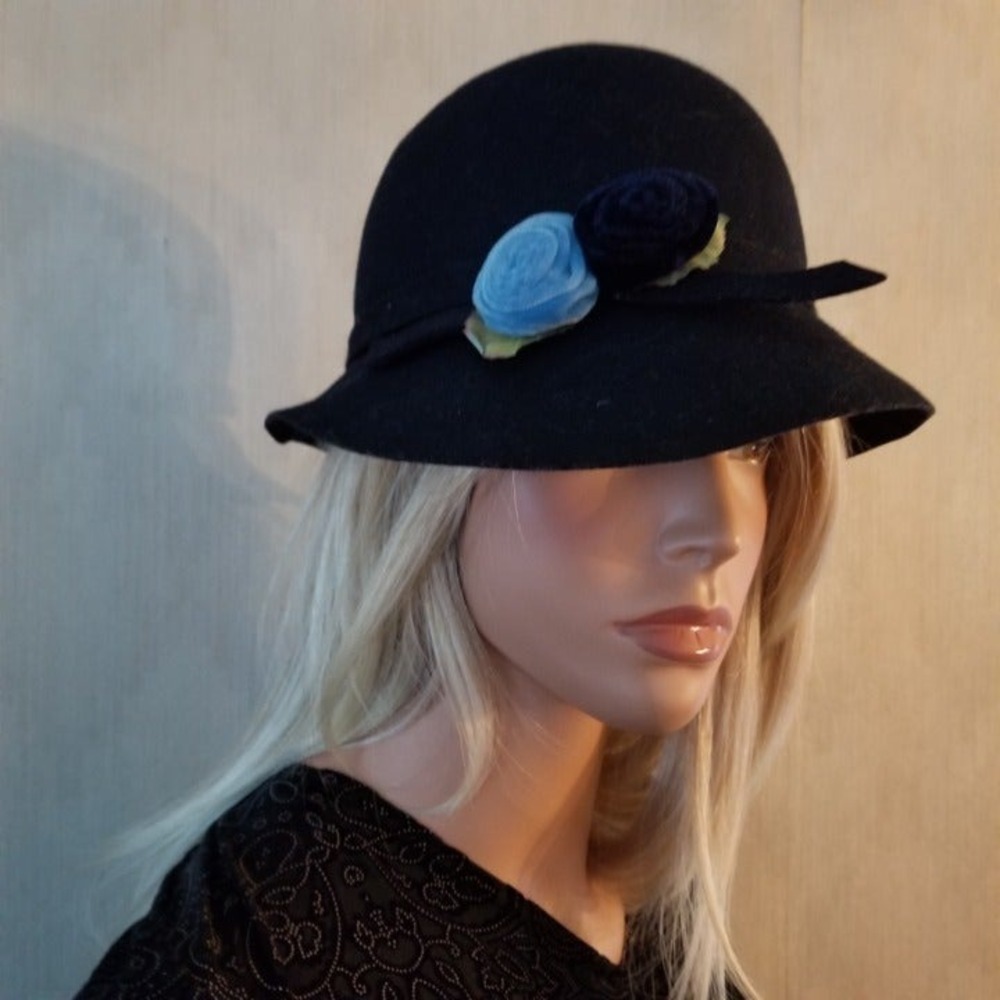 Sherel's New York Black Wool Felt Cloche Hat Blue Flower Accent Vintage Style